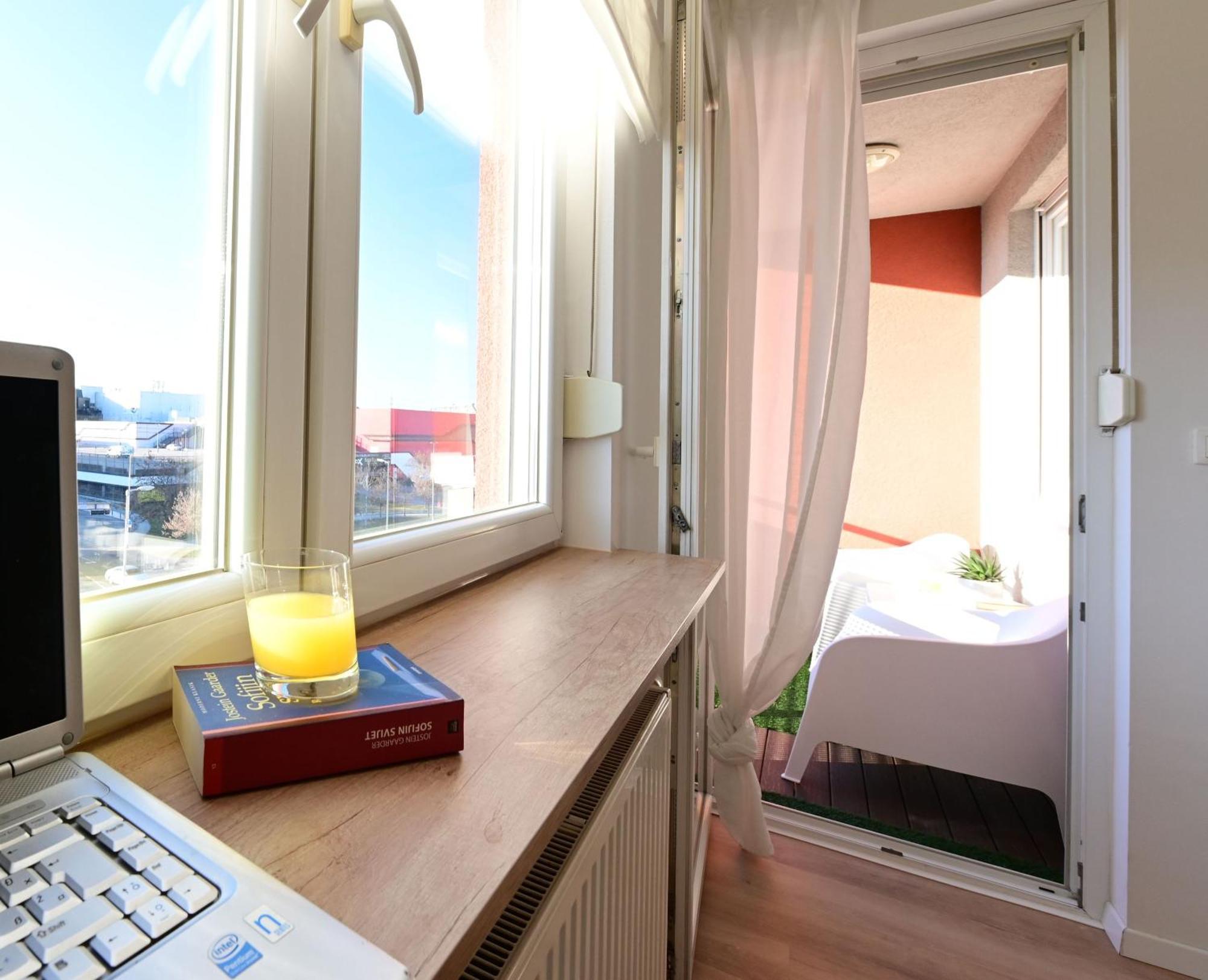 Delux Apartment La Arena With Private Garage ザグレブ エクステリア 写真