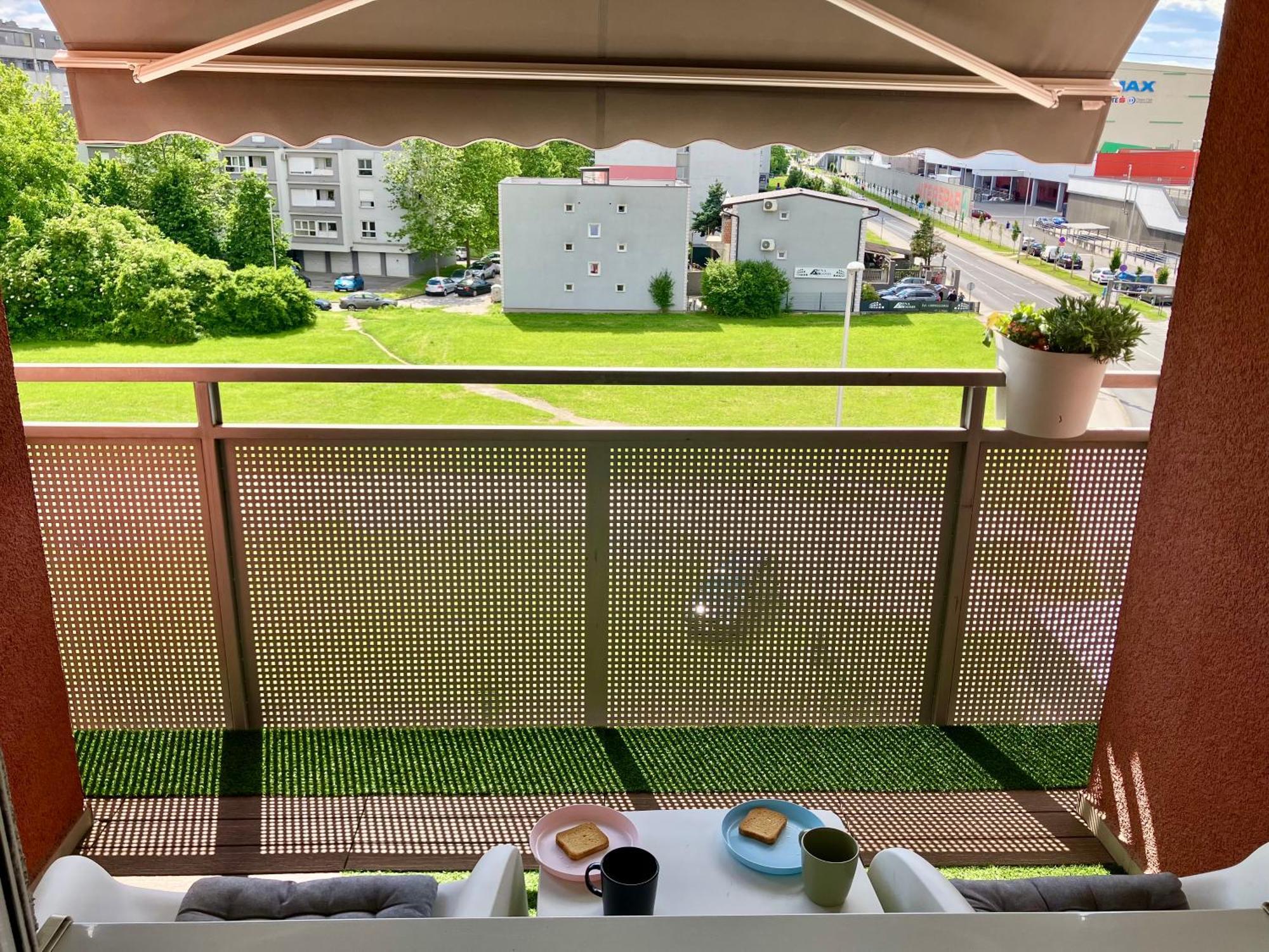 Delux Apartment La Arena With Private Garage ザグレブ エクステリア 写真